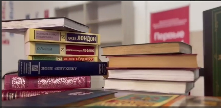 ## Книжный клуб Первых: делимся любовью к чтению! ?❤️.