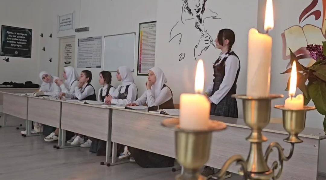 Учителем русского языка и литературы Султыговой Х.М в 8 &amp;quot;Б&amp;quot; классе был проведён открытый урок по рассказу А. И. Куприна &amp;quot;Куст сирени&amp;quot; «Любовью дорожить умейте! ».